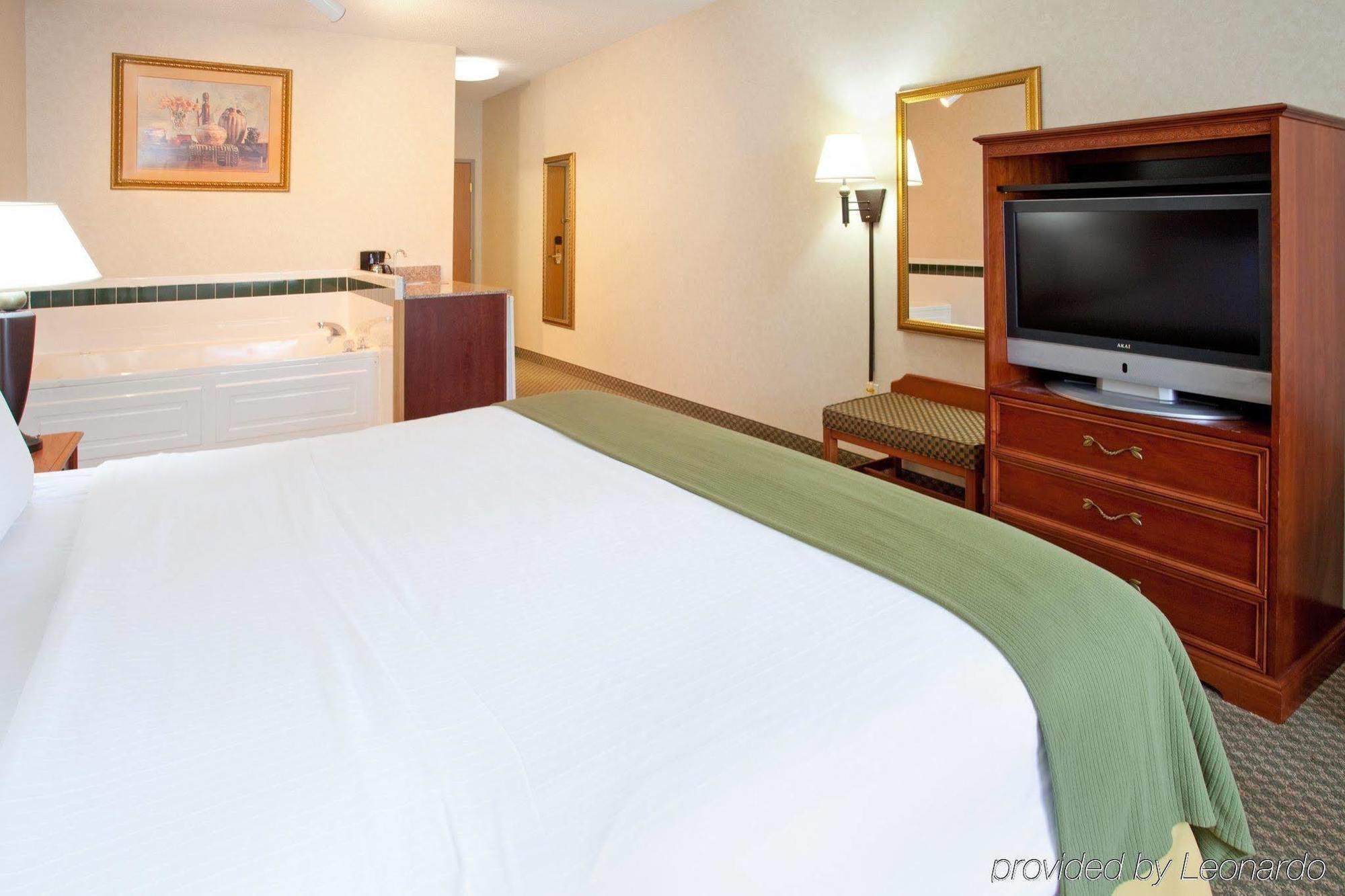 Holiday Inn Express Hotel & Suites Elkhart-South By Ihg Quarto foto